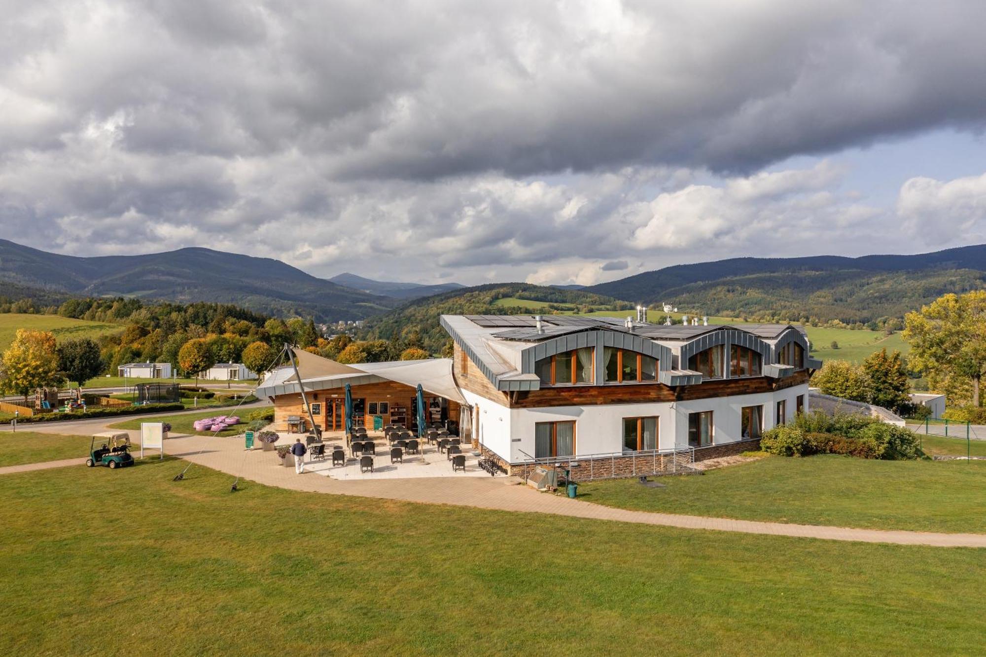 Grund Resort Golf And Ski Mlade Buky Bagian luar foto