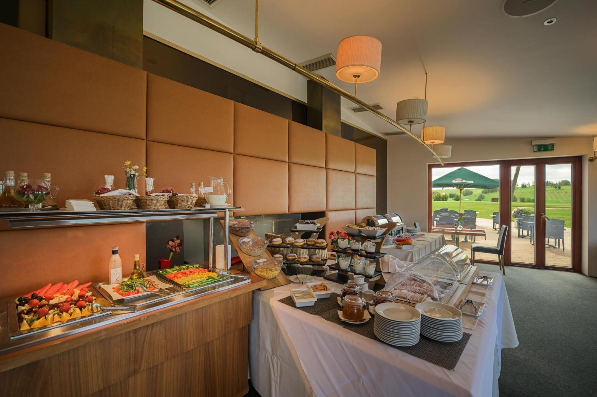 Grund Resort Golf And Ski Mlade Buky Bagian luar foto