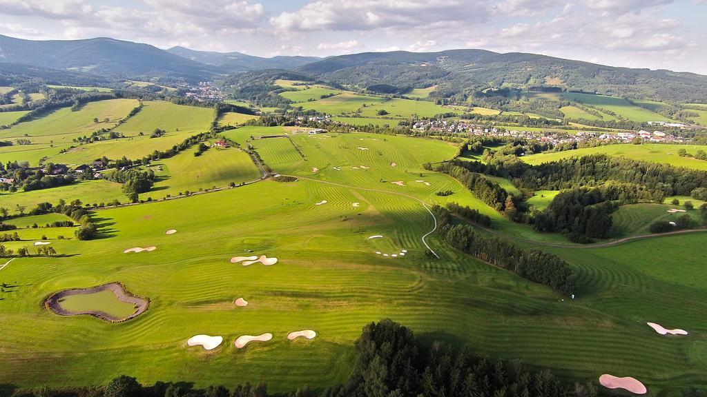 Grund Resort Golf And Ski Mlade Buky Bagian luar foto