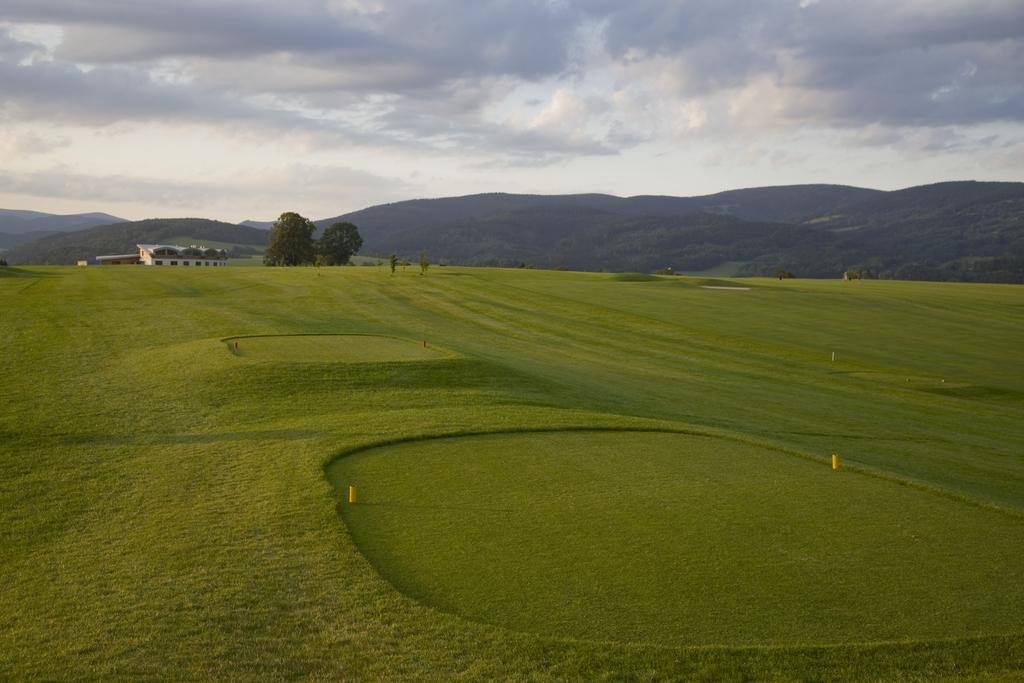 Grund Resort Golf And Ski Mlade Buky Bagian luar foto