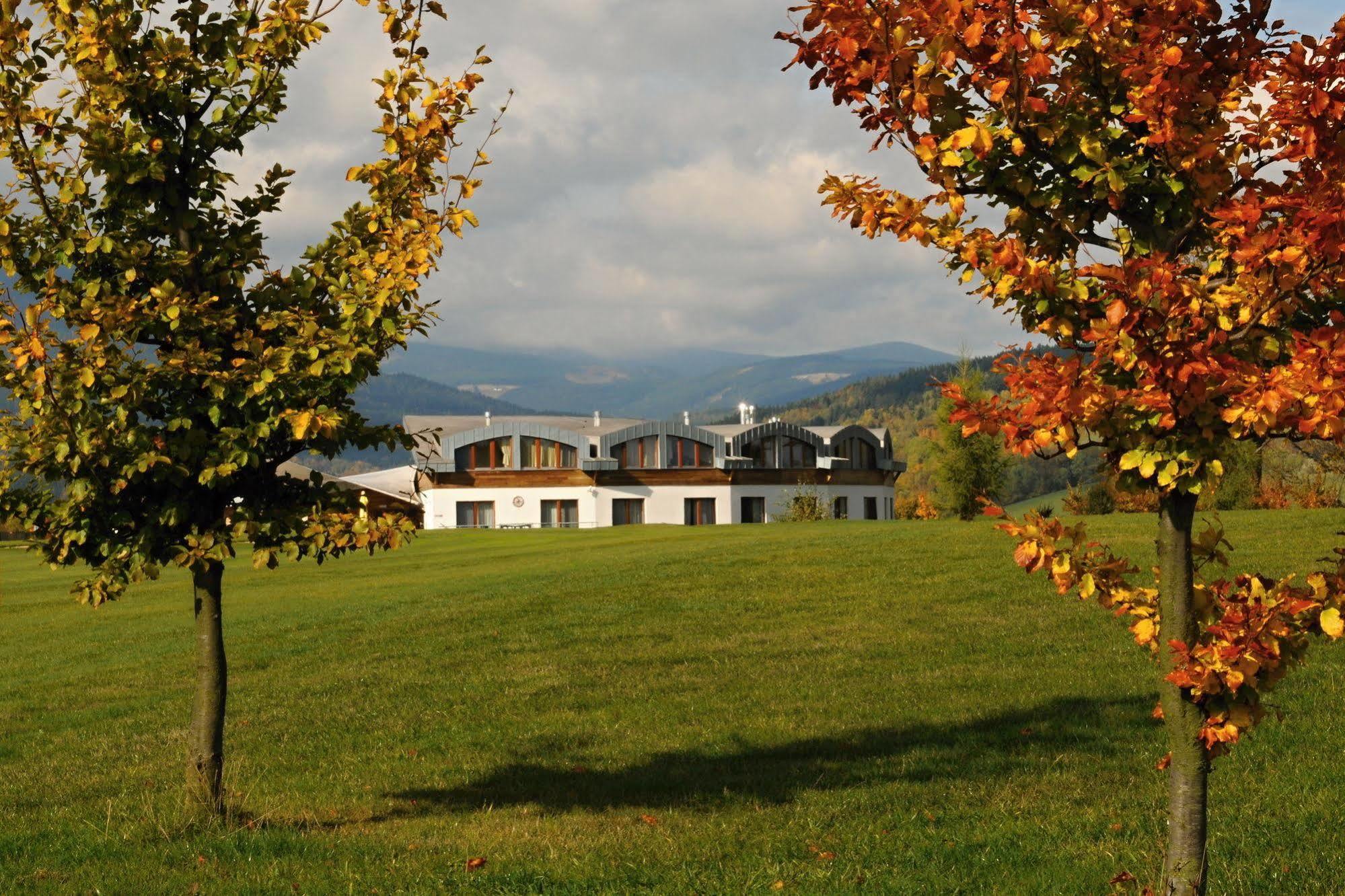 Grund Resort Golf And Ski Mlade Buky Bagian luar foto